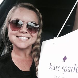 Meet your Posher, Candace